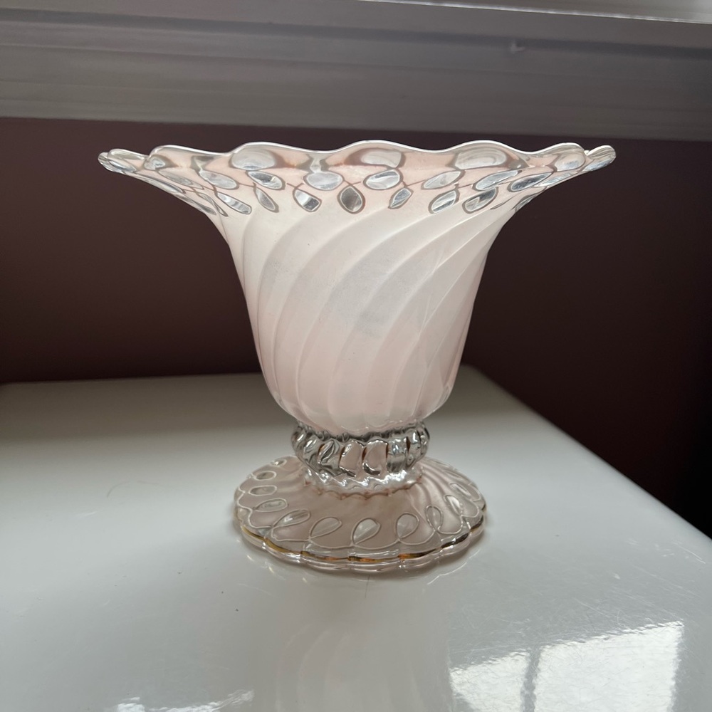 Vintage Fostoria‎ “Colony” Swirl Footed Urn. Painted by Charleton. - Picture 3 of 9